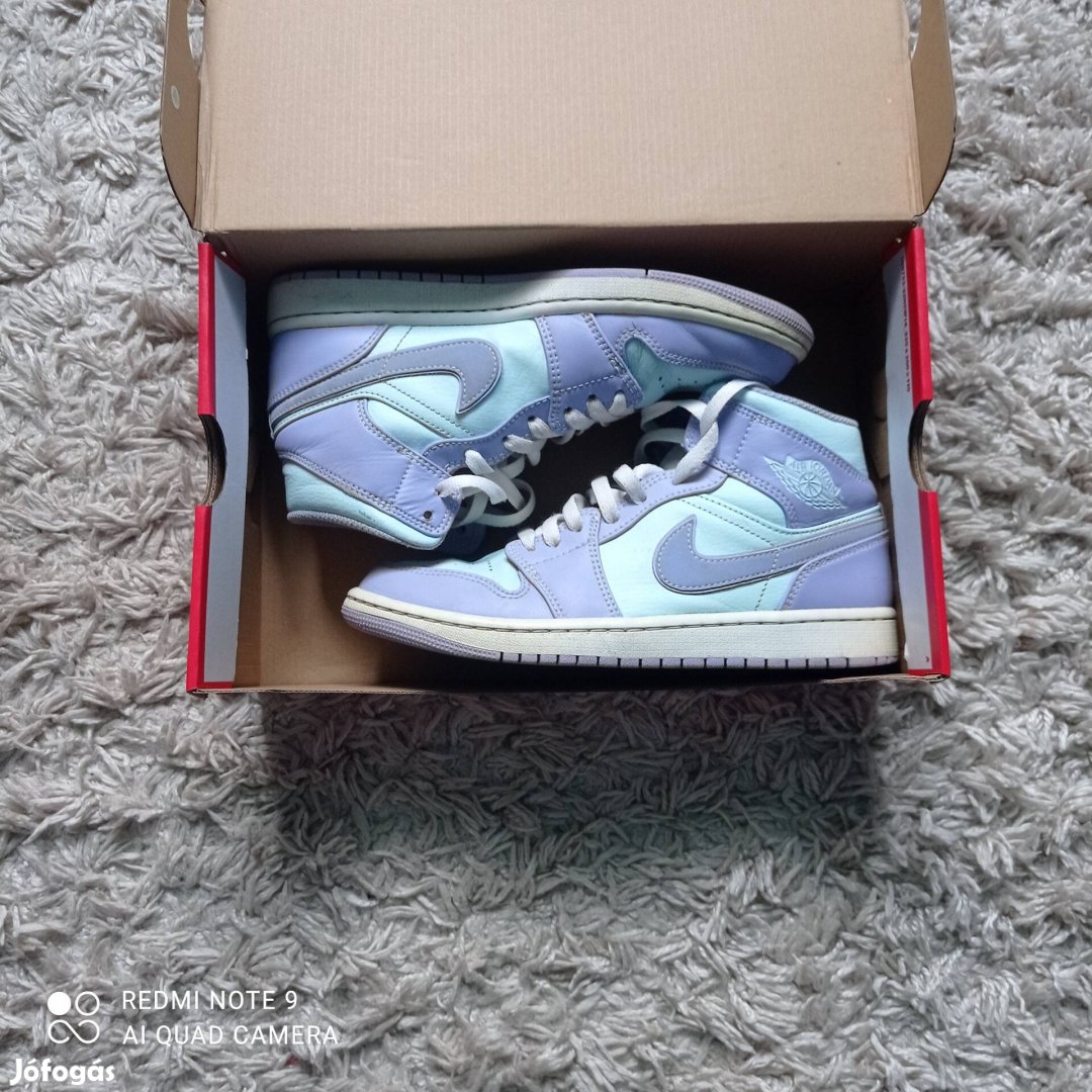 Jordan 1 mid Purple Pulse 