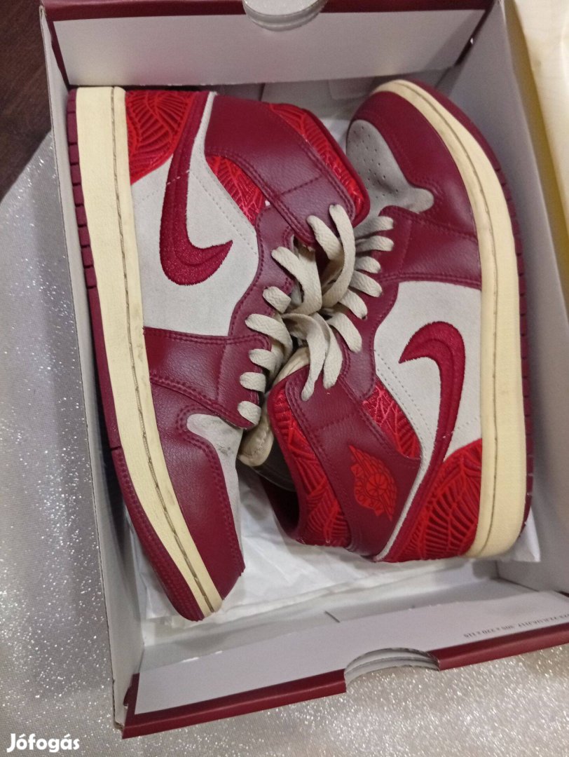 Jordan 1 tiki leaf ajándék sneaker shield- el