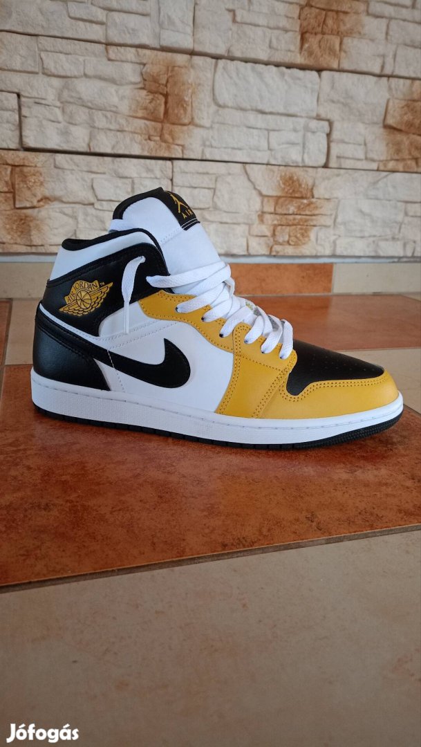 Jordan 1 yellow orchie black-white 