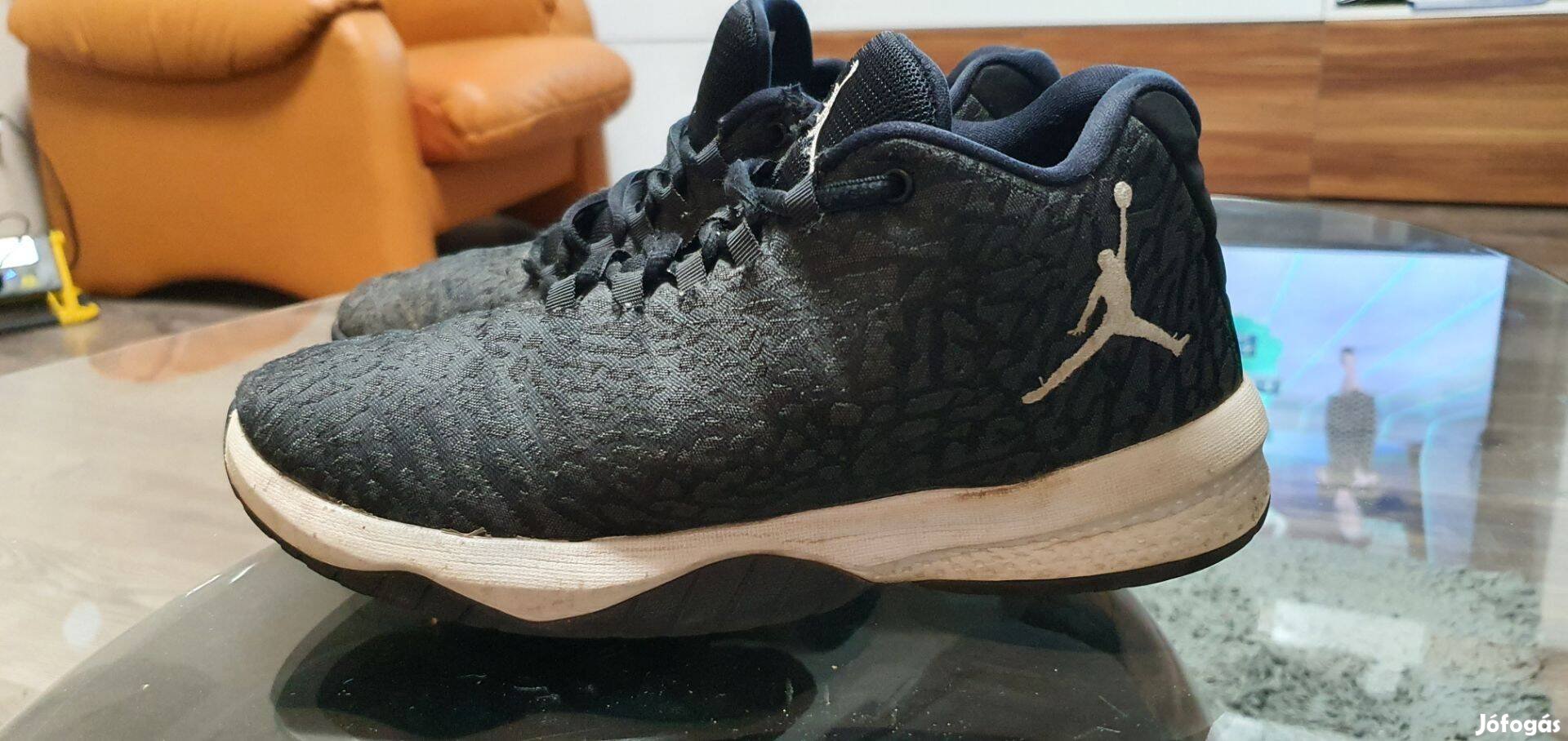 Jordan fekete eredeti sportcipő a képen látható állapotban .Méret :40