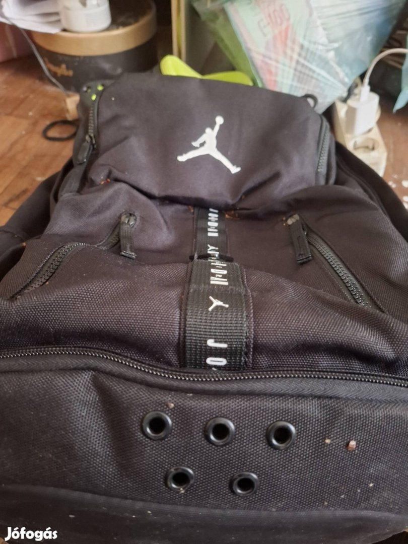 Jordan fekete táska háti uj