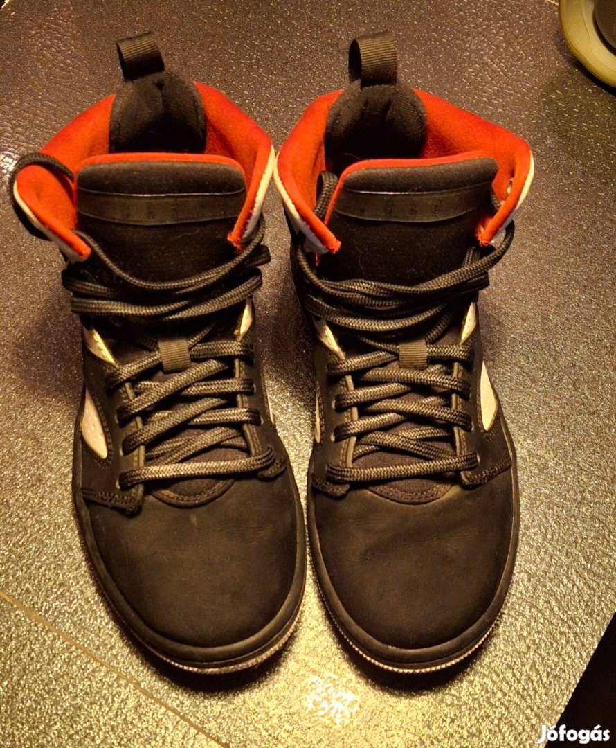 Jordan sneaker (38,5-ös méret, hibátlan állapot)