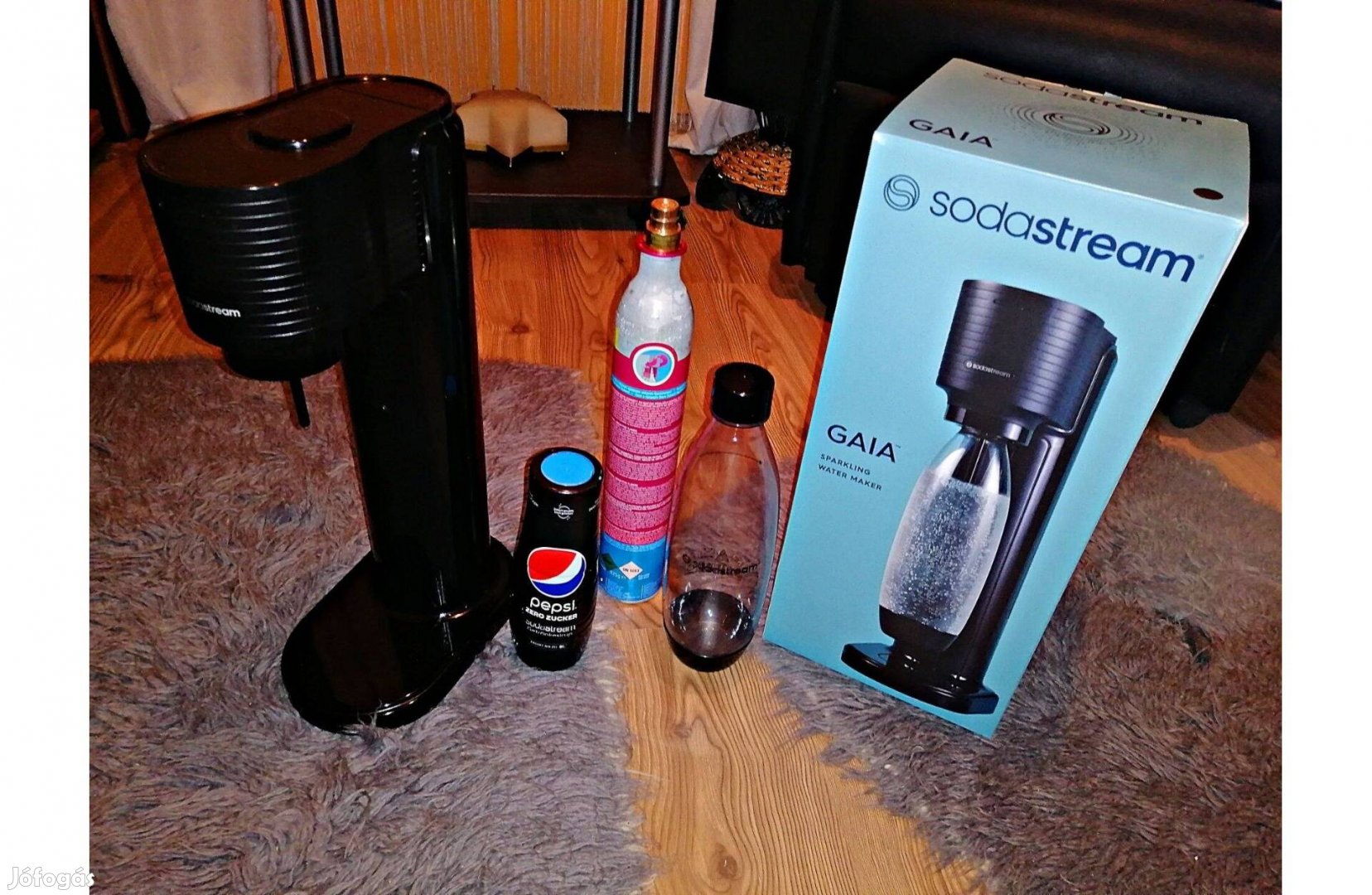 Jótálásos Sodastream szódagép patronnal, papírjaival + ajándékkal