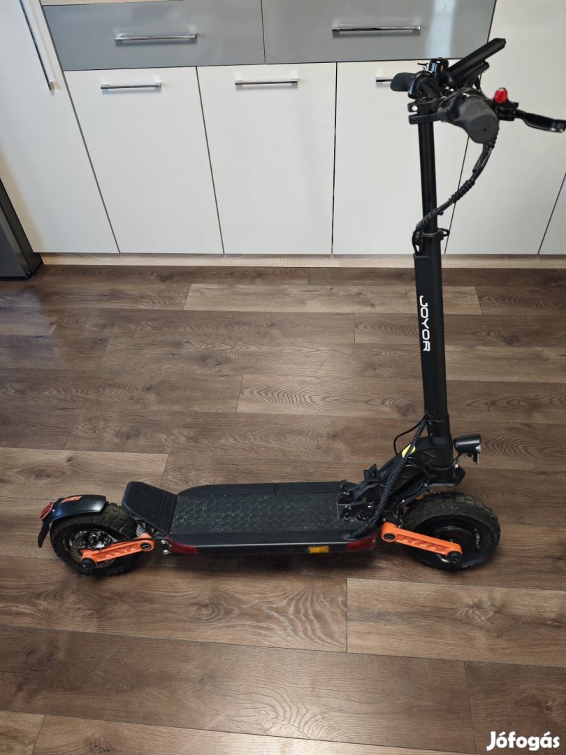 Joyor S10-S újszerű roller 2x1000W minden gyári tartozékával