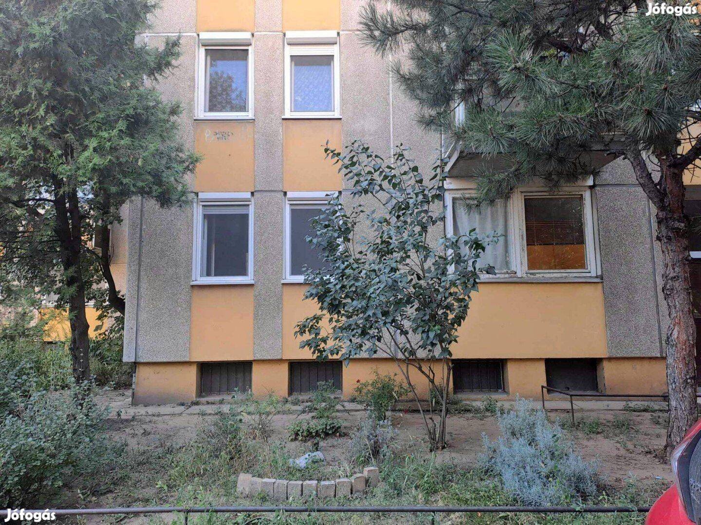 József A. utcán földszinti lakás eladó