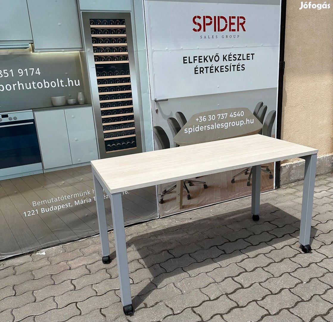 Juhar színű gurulós íróasztal,140 x 60 cm, LAS - használt bútor