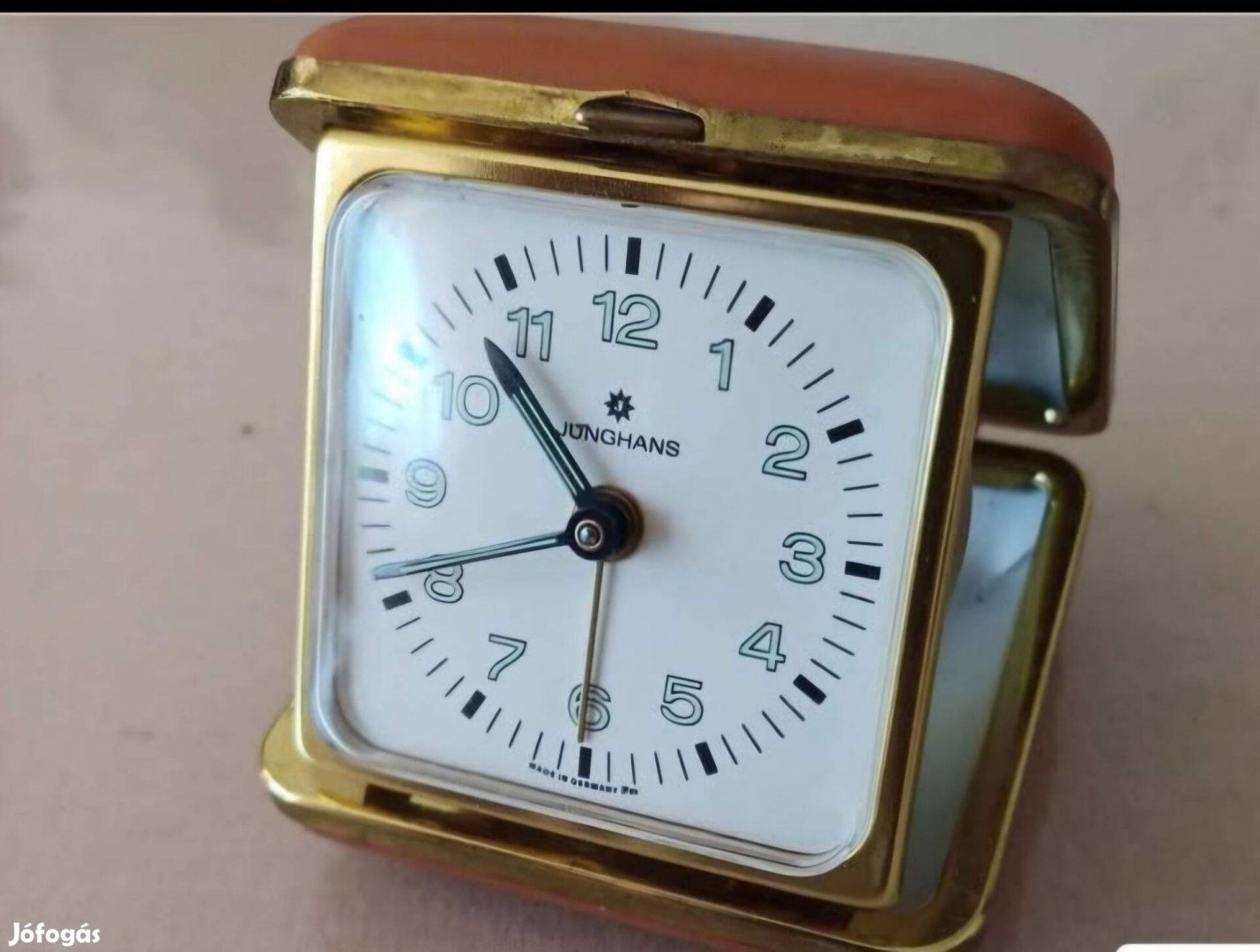 Junghans utazóóra barna tartóban