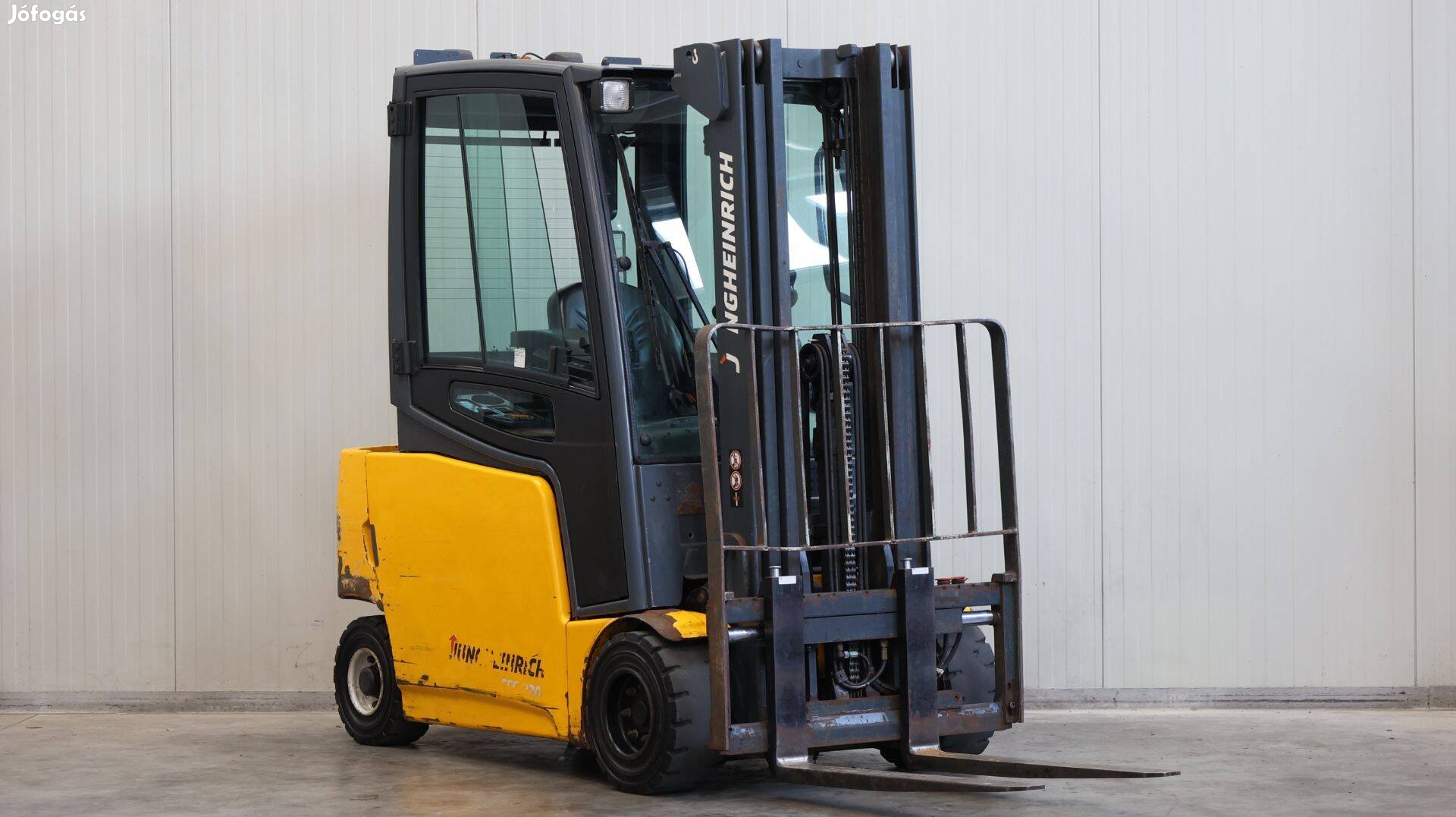 Jungheinrich EFG 320 2 tonnás elektromos targonca