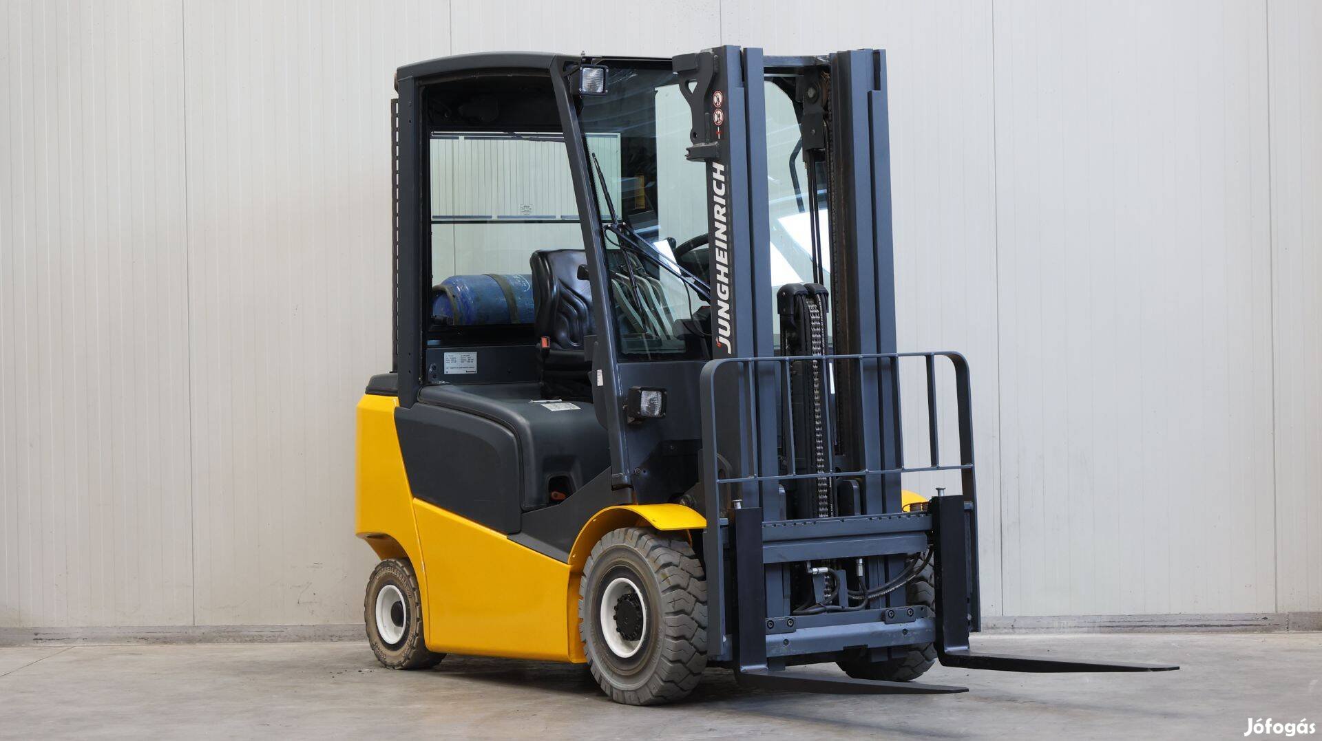 Jungheinrich TFG 320 2 tonnás gázos targonca