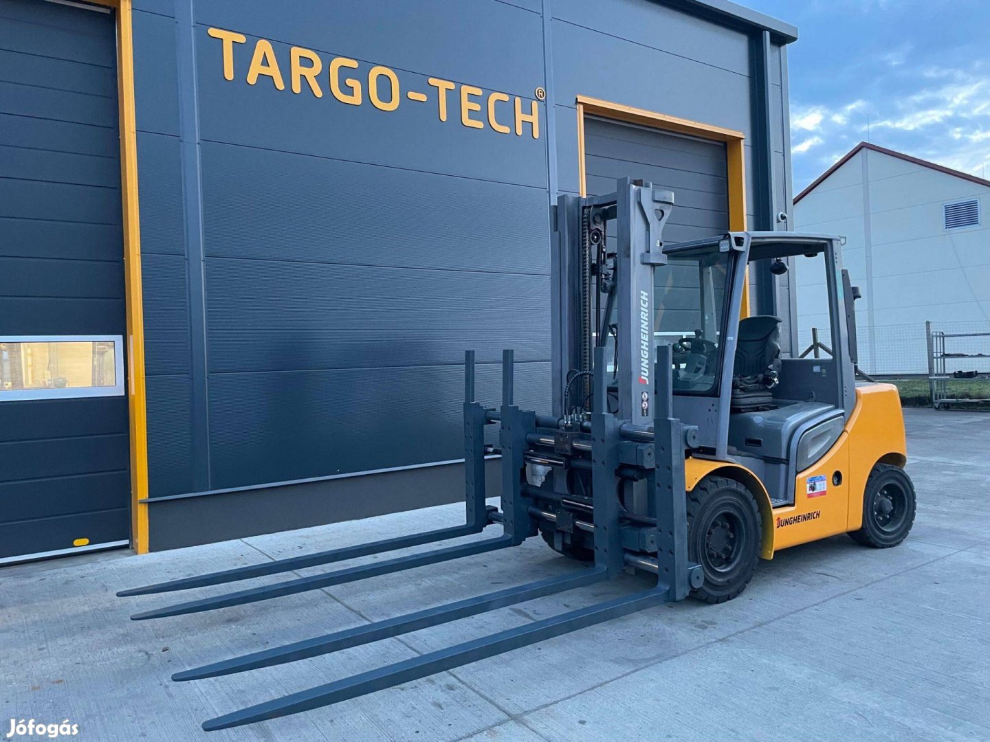 Junghenrich 5 tonnás dízel targonca 2m-re nyitható adapterrel2018