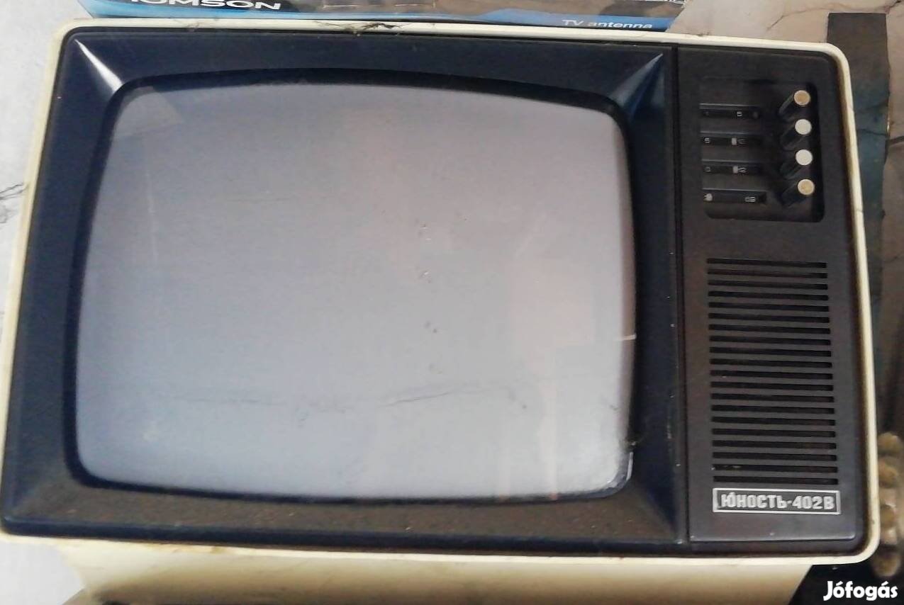 Junoszty 402B hibátlan kinézetű fehér kis televízió eladó 