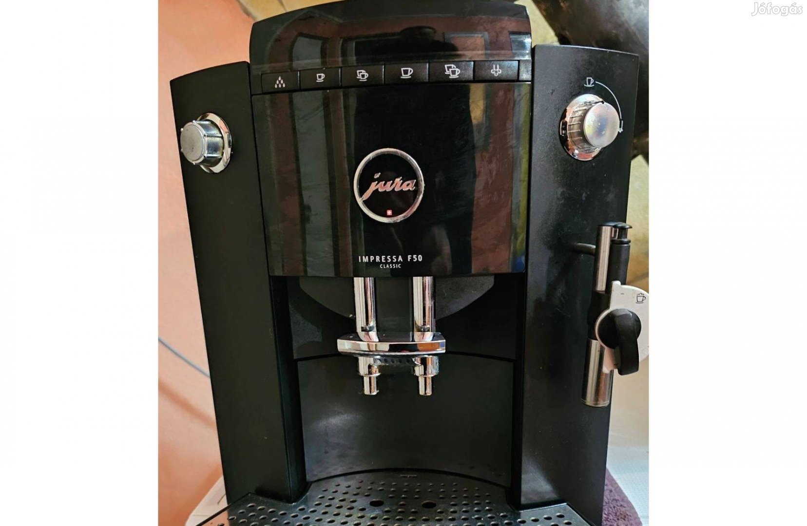 Jura F50 v2 Black teljesen automata darálós kávégép capuccino fejjel,