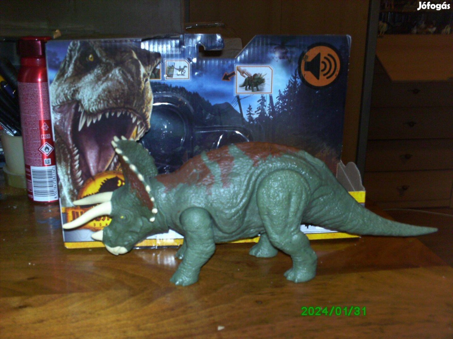 Jurassic World Triceratops közepes méretű dobozos