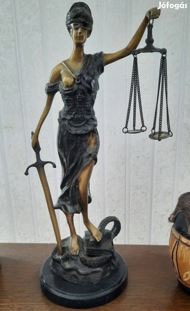 Justitia bronz szobor 44 cm