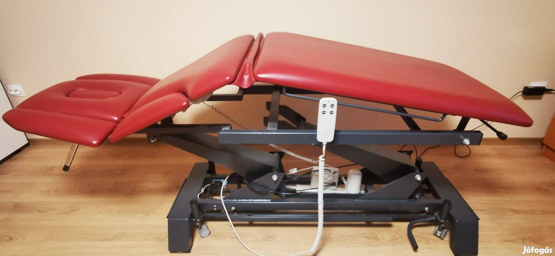 Juventas KSR 3 LE masszázságy, kezelőágy