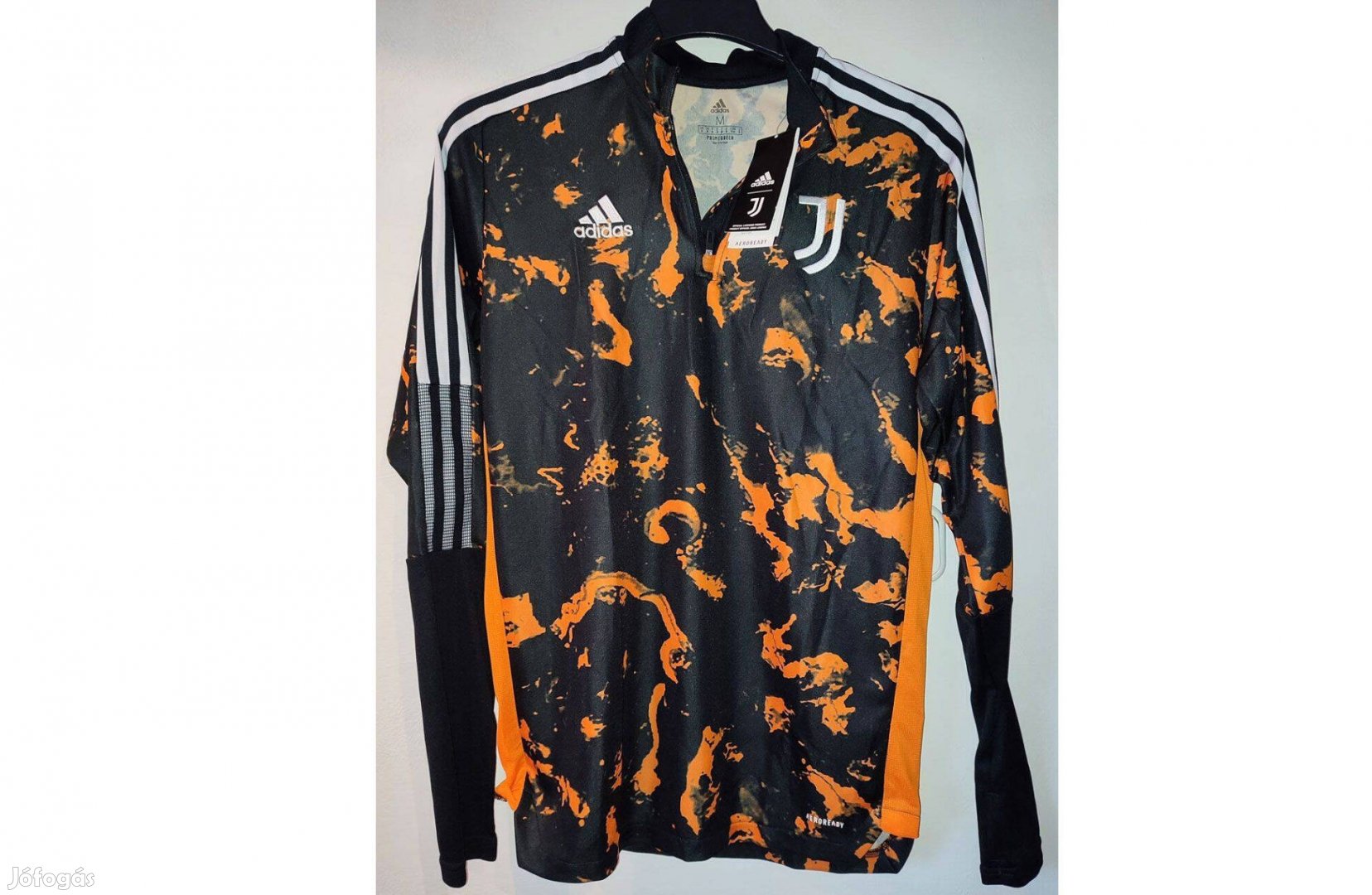 Juventus eredeti adidas cipzáras nyakú narancssárga fekete felső (M)