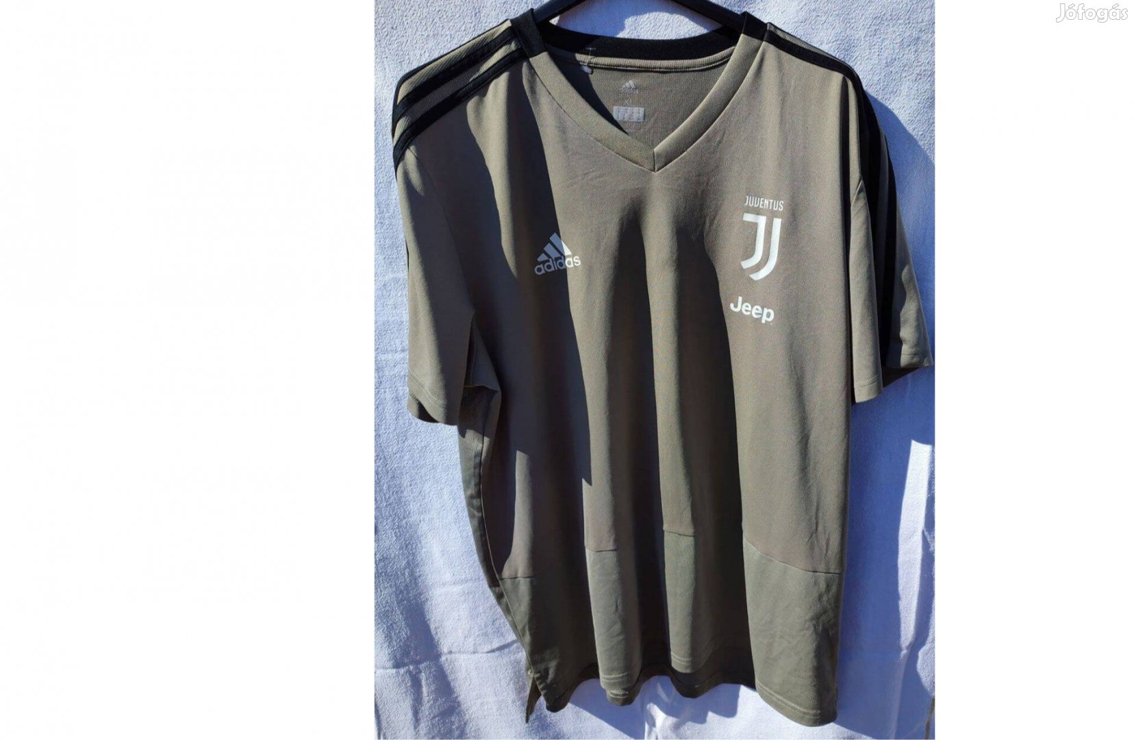 Juventus eredeti adidas drapp edző mez (XL)