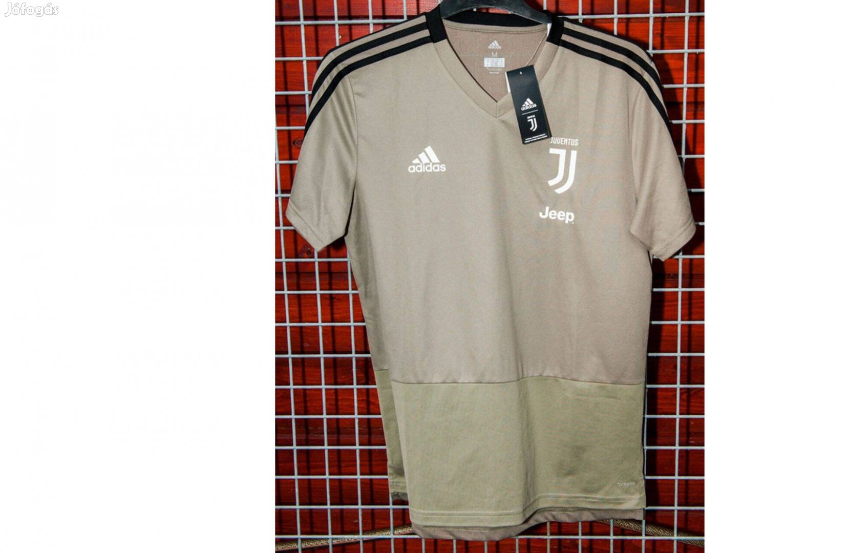 Juventus eredeti adidas drapp mez (M, XL)