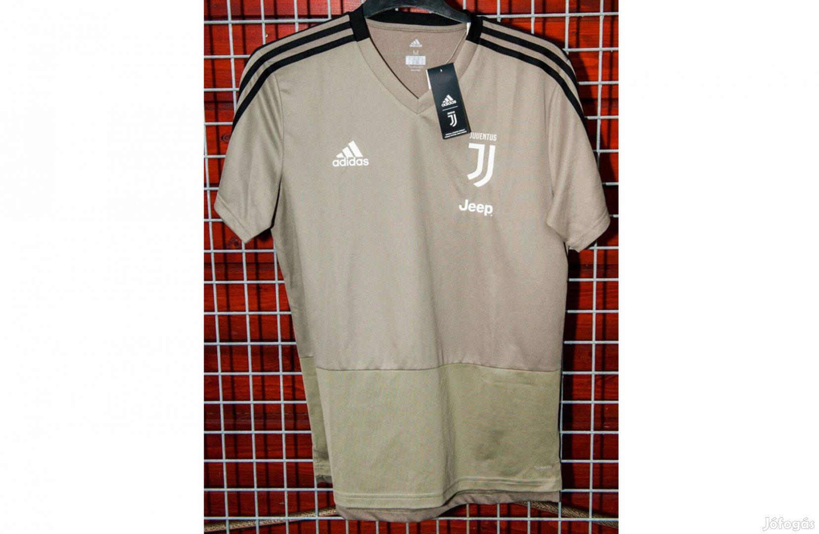 Juventus eredeti adidas drapp mez (M, XL)