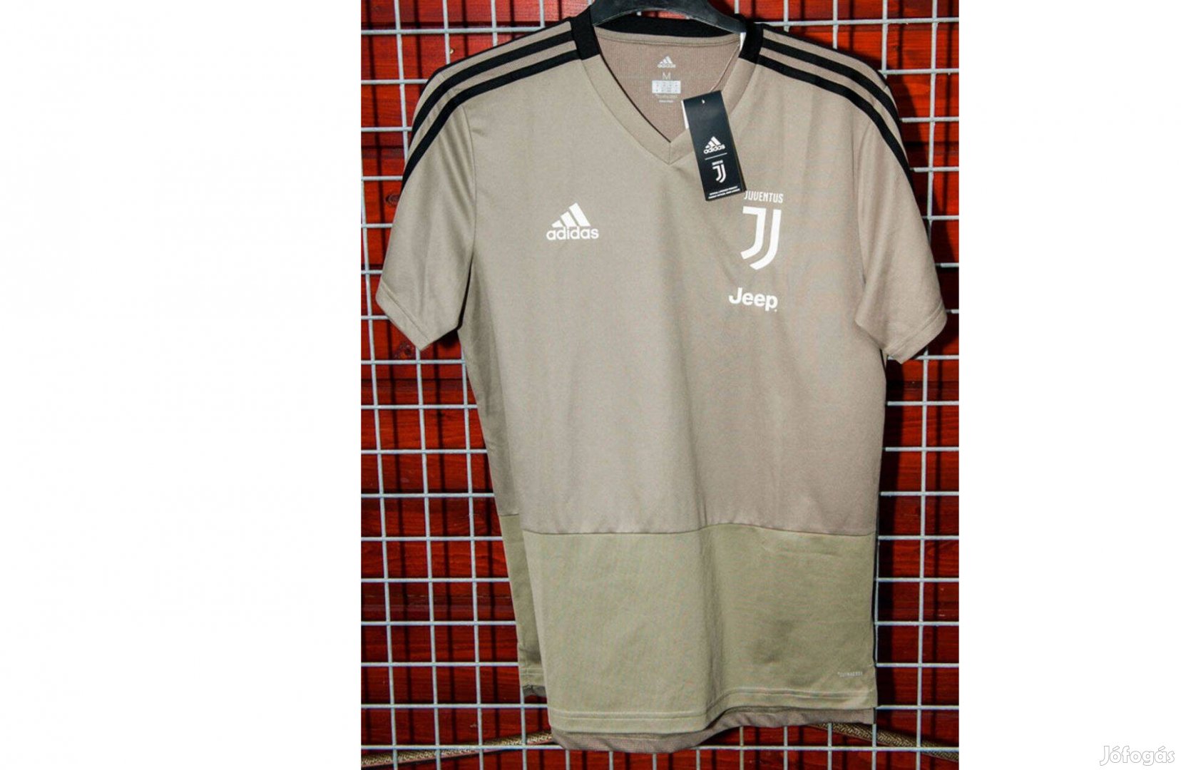 Juventus eredeti adidas drapp mez (M, XL)