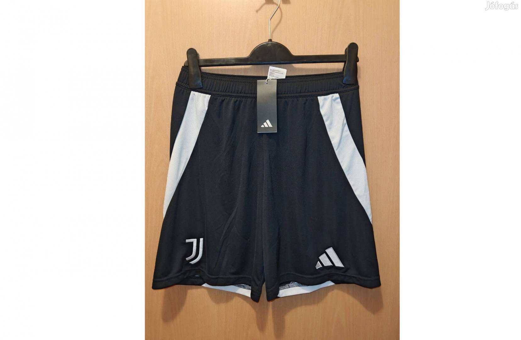 Juventus eredeti adidas fekete 2024-25 rövid nadrág (M-es)