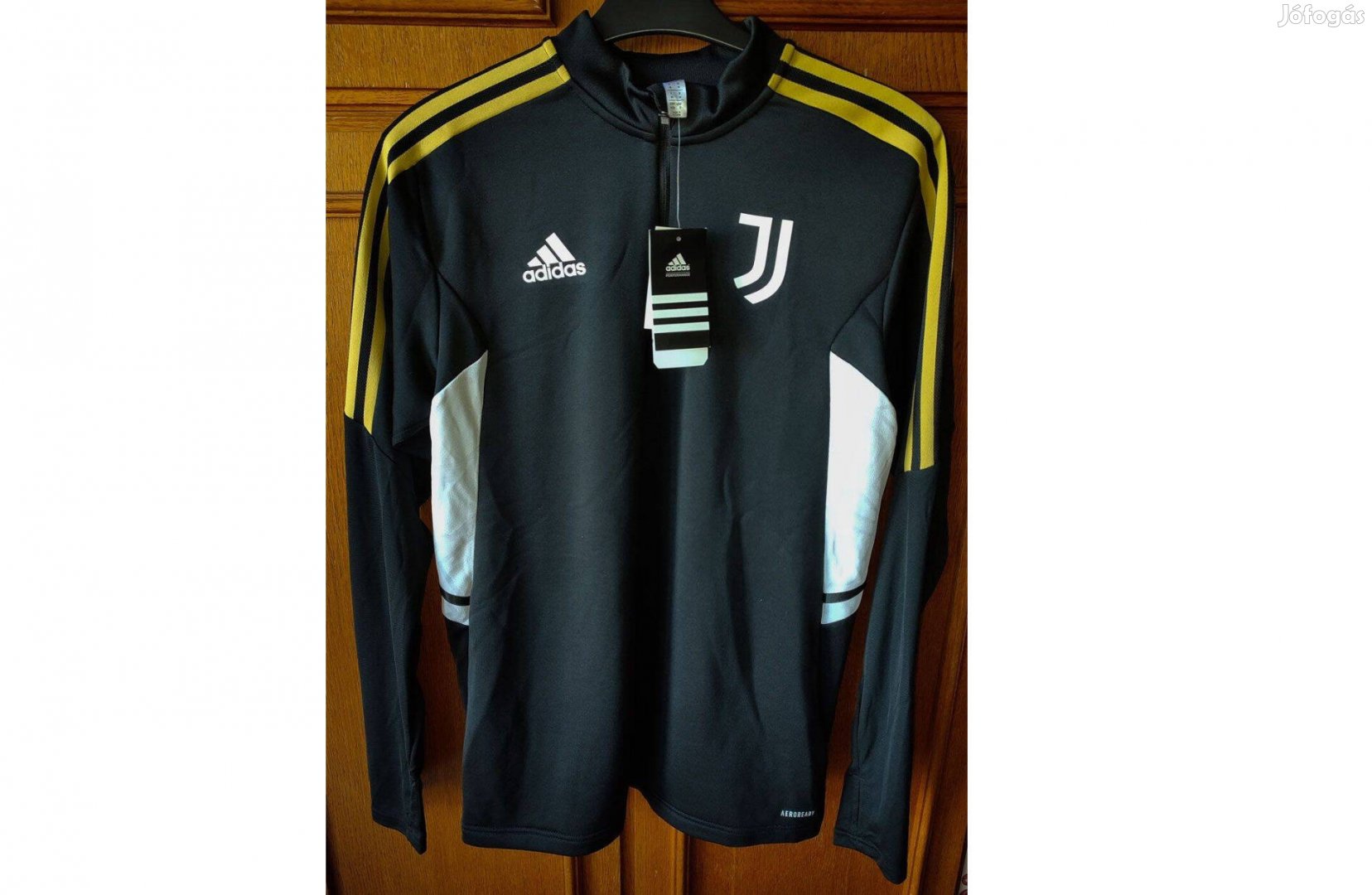 Juventus eredeti adidas fekete arany fehér cipzáras nyakú felső (M)