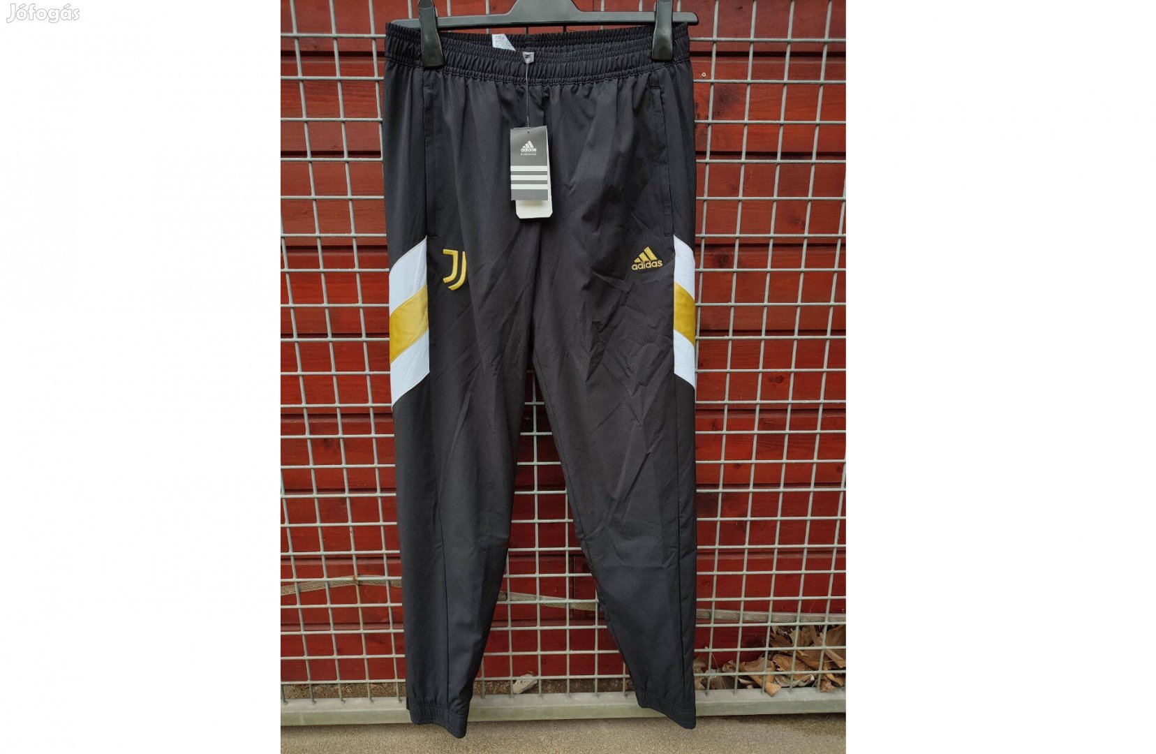 Juventus eredeti adidas fekete arany fehér hosszú nadrág (M)