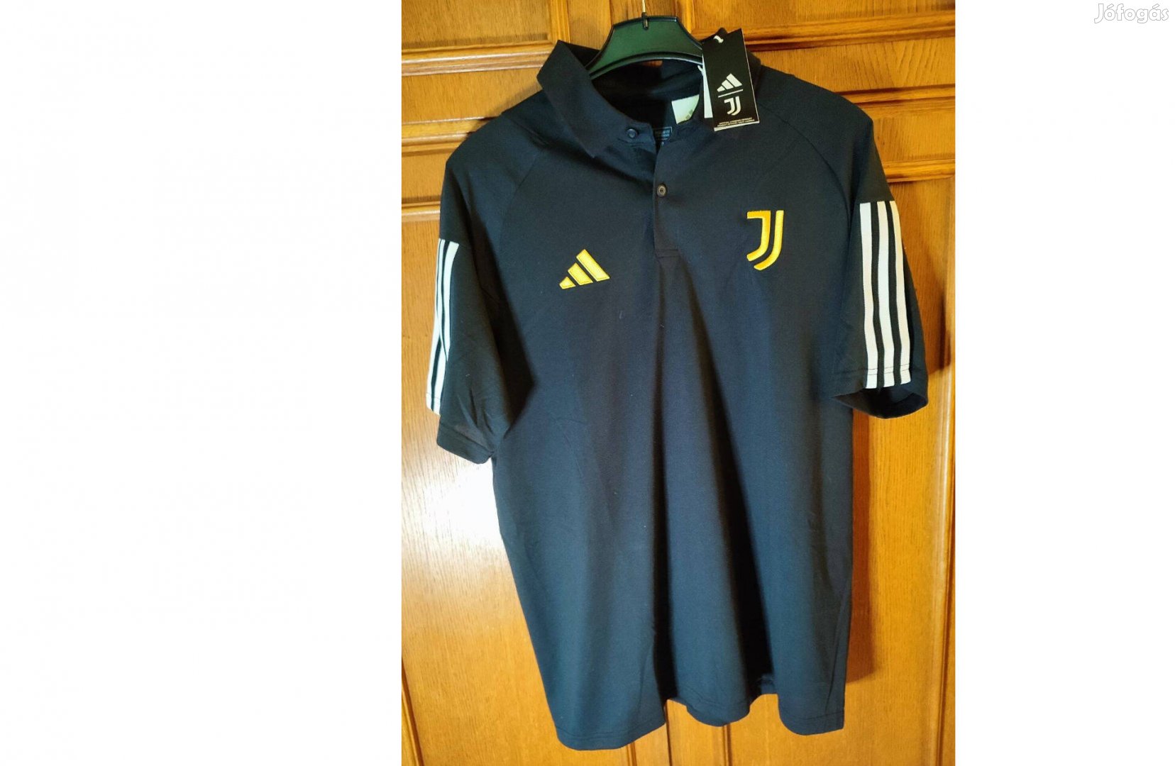 Juventus eredeti adidas fekete arany galléros póló (M)