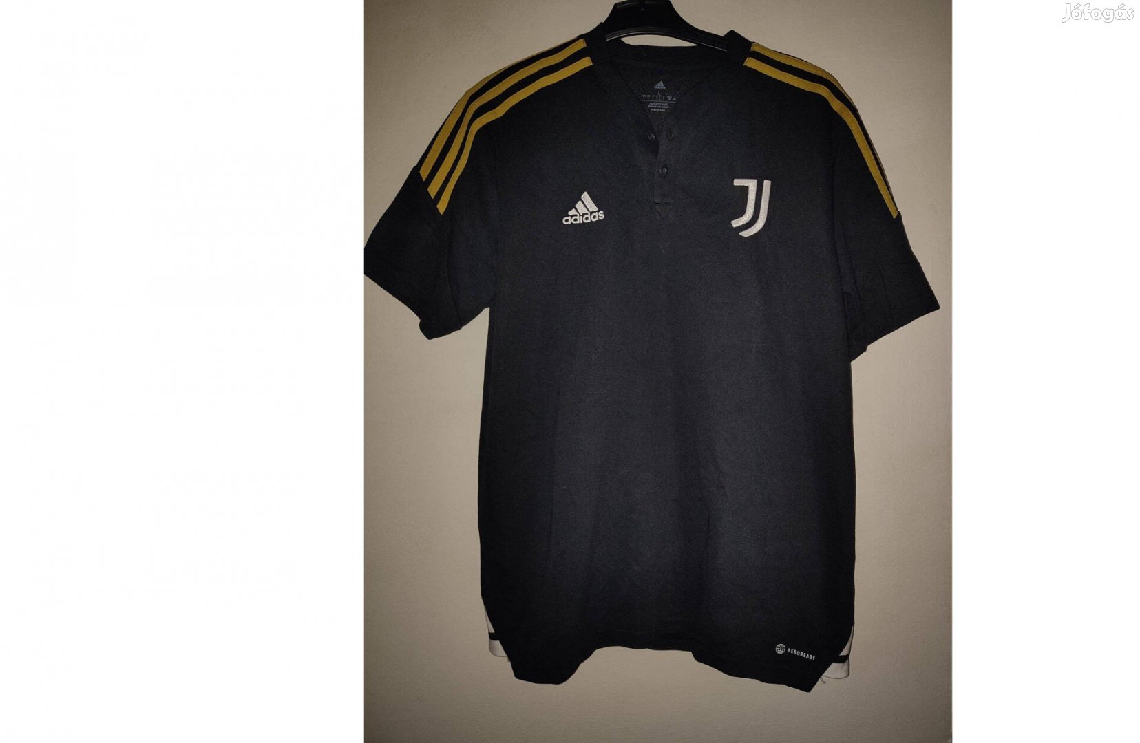 Juventus eredeti adidas fekete arany póló (L)