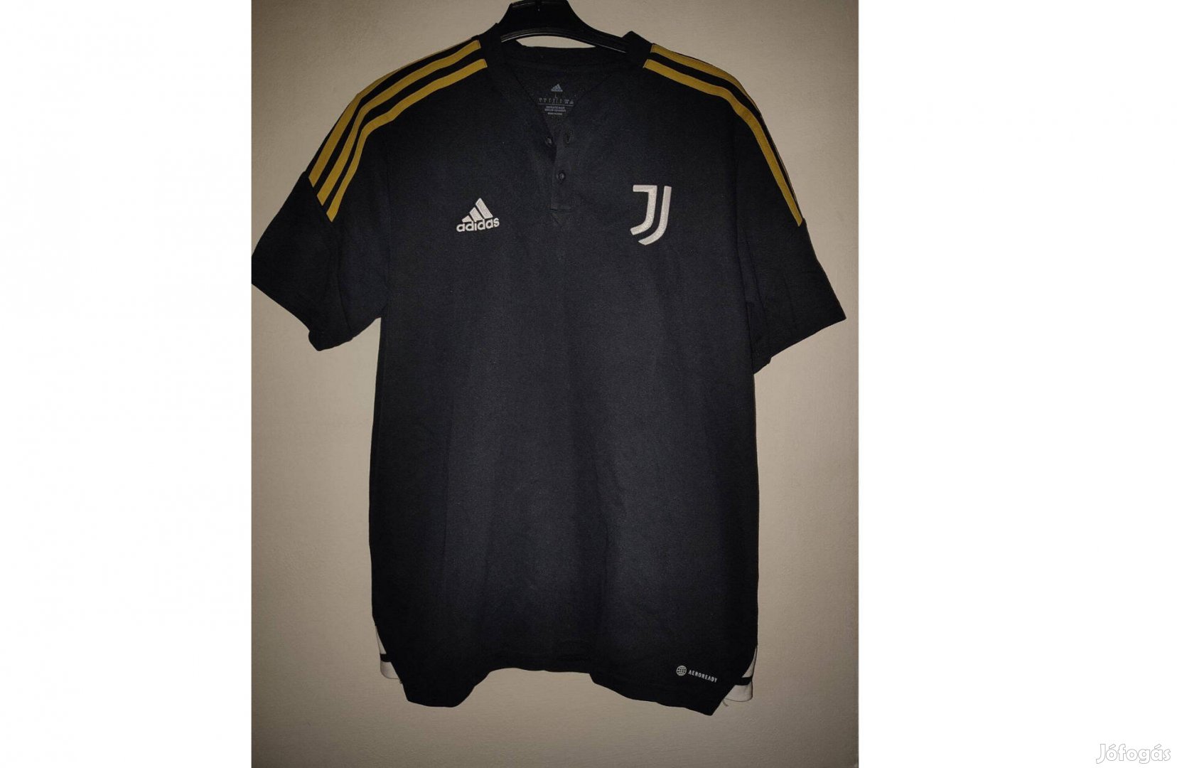 Juventus eredeti adidas fekete arany póló (L-es)