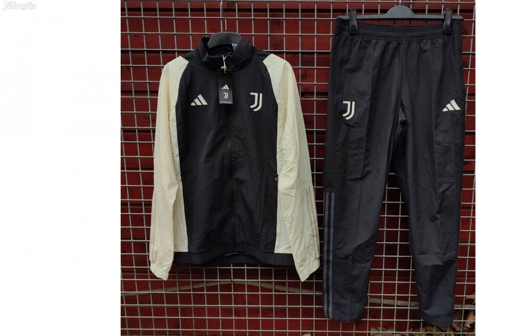 Juventus eredeti adidas fekete fehér szabadidő szett (M)