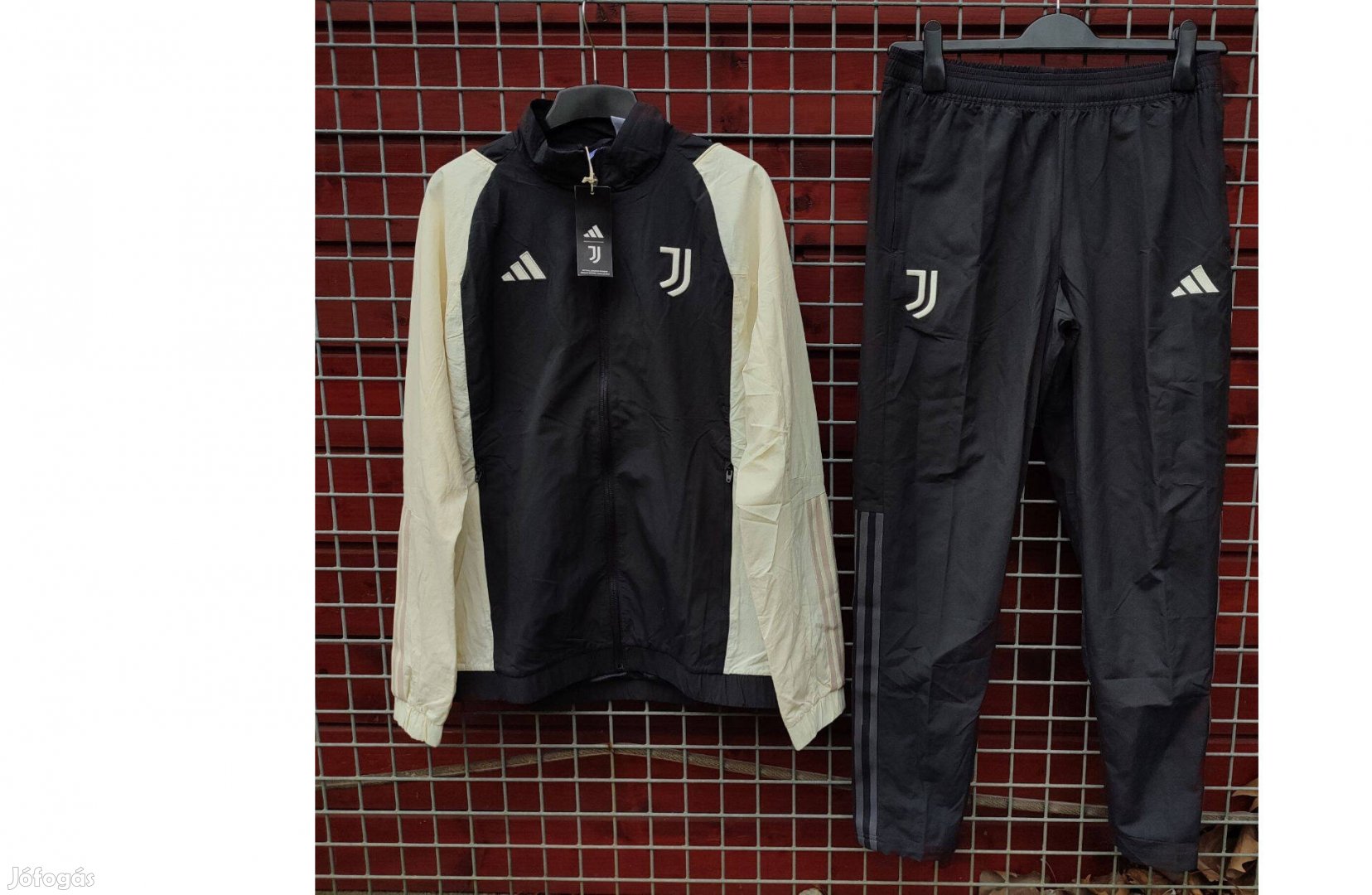 Juventus eredeti adidas fekete fehér szabadidő szett (M-es)
