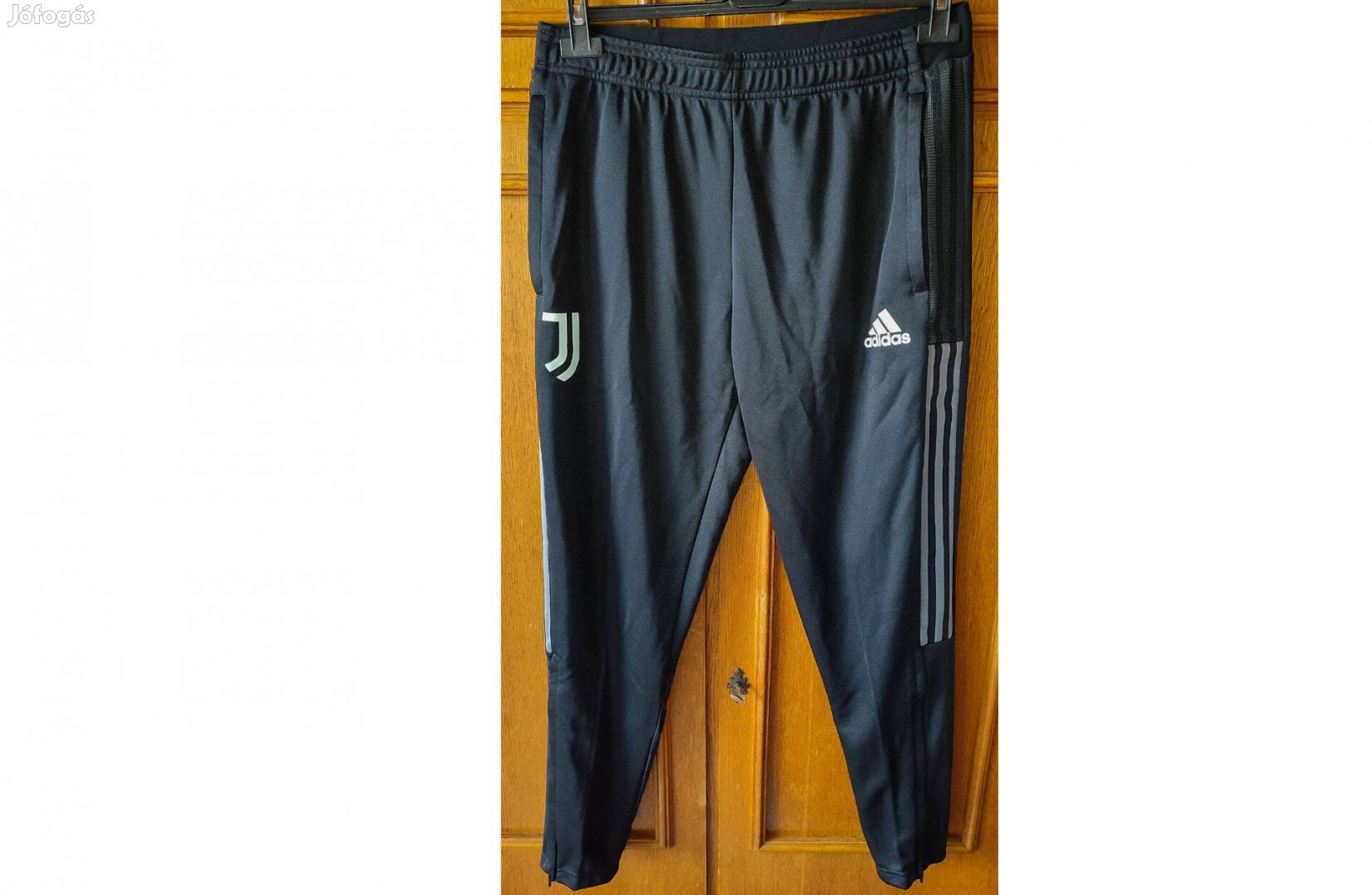 Juventus eredeti adidas fekete hosszú nadrág (L)
