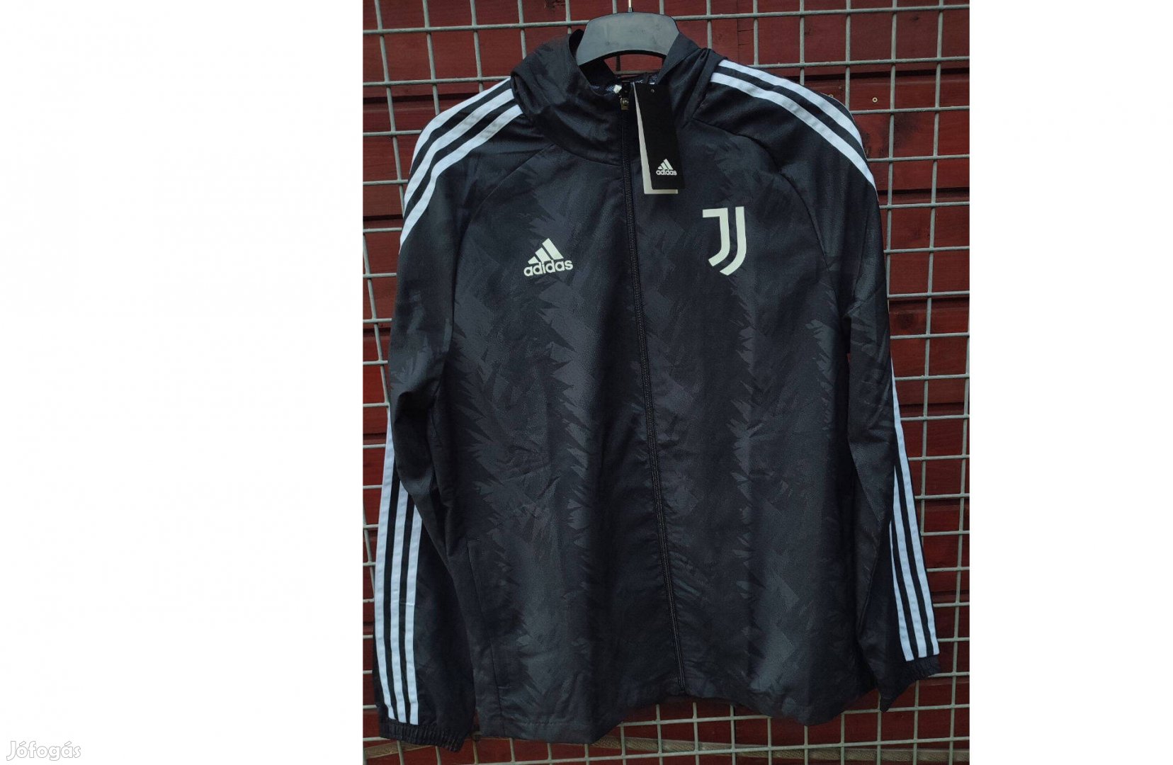 Juventus eredeti adidas fekete mintás széldzseki (M)