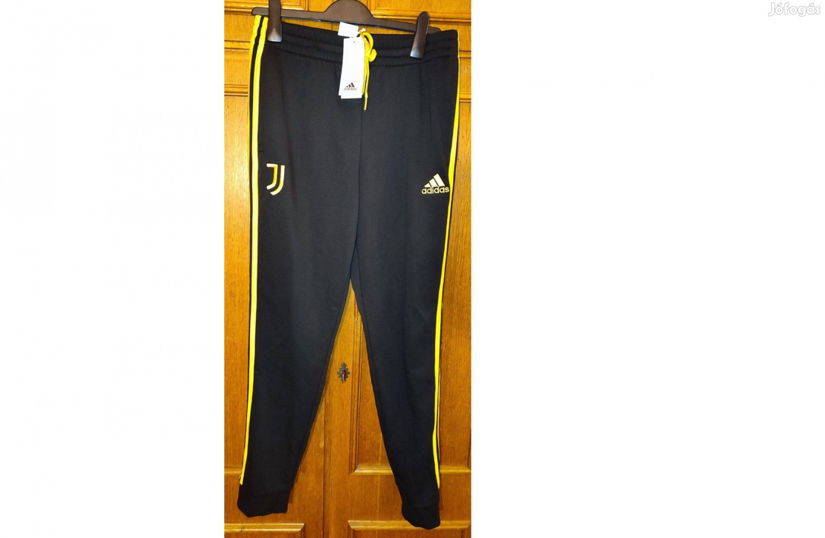 Juventus eredeti adidas fekete sárga mackó nadrág (M-es)