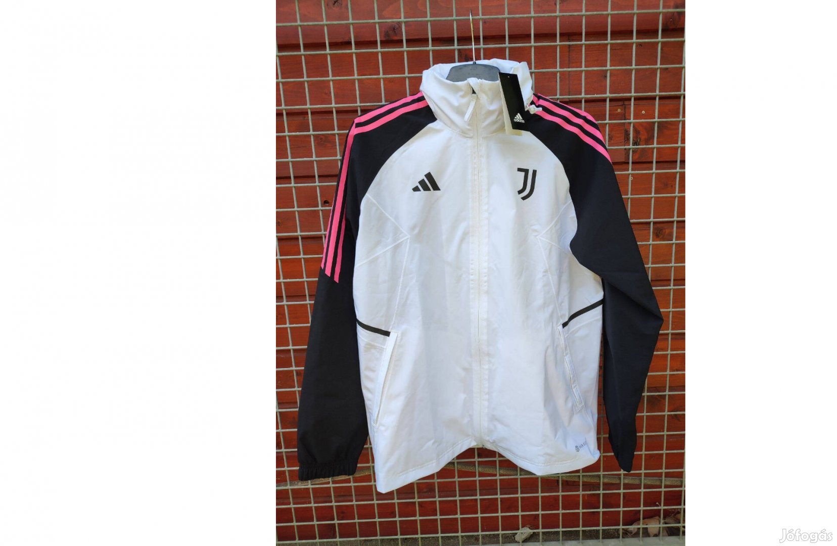 Juventus eredeti adidas kapucnis fehér dzseki (M)