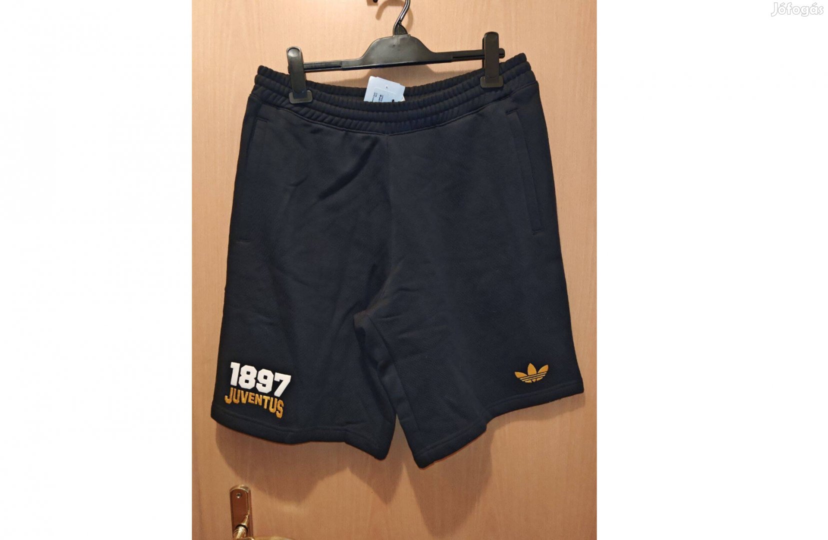 Juventus eredeti fekete adidas Originals rövid nadrág L