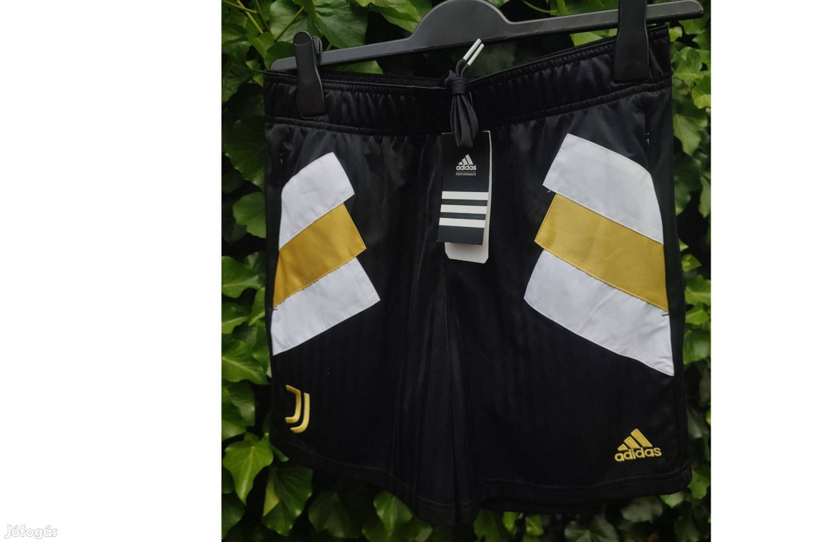 Juventus eredetti adidas Icon rövid nadrág (M, L)