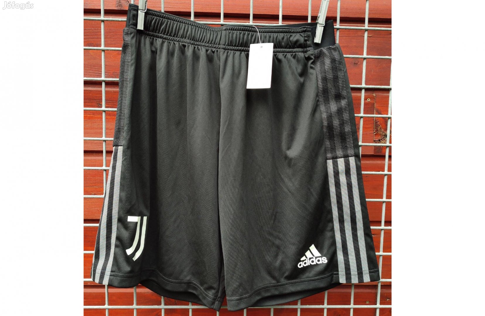 Juventus fekete eredeti adidas rövid nadrág (M)