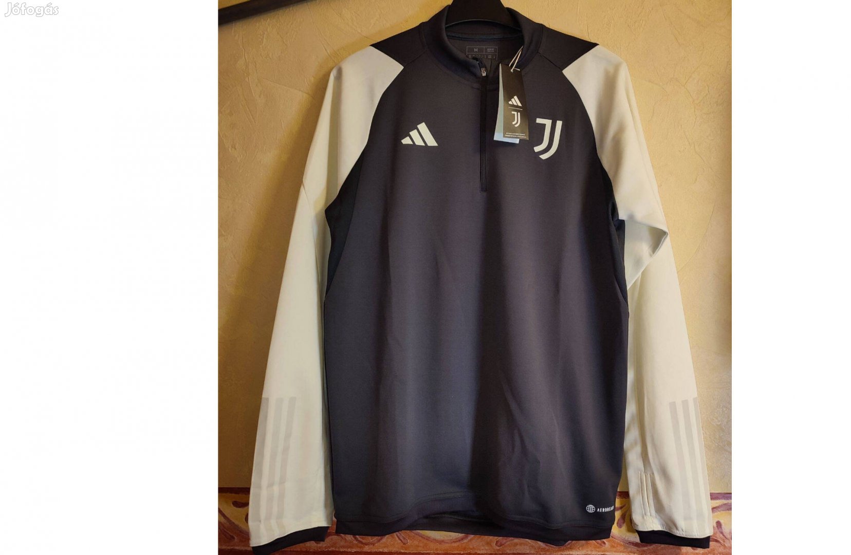 Juventus fekete fehér eredeti adidas cipzáras nyakú felső (M)