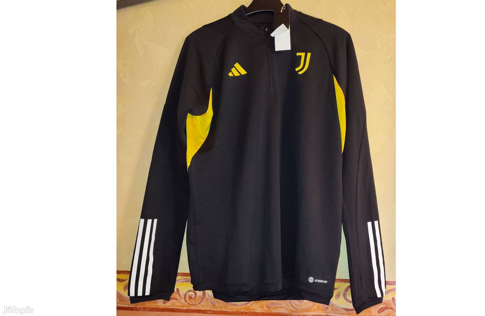 Juventus fekete sárga eredeti adidas cipzáras nyakú felső (M)