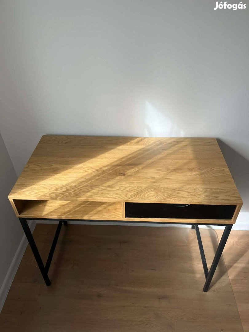 Jysk-es íróasztal