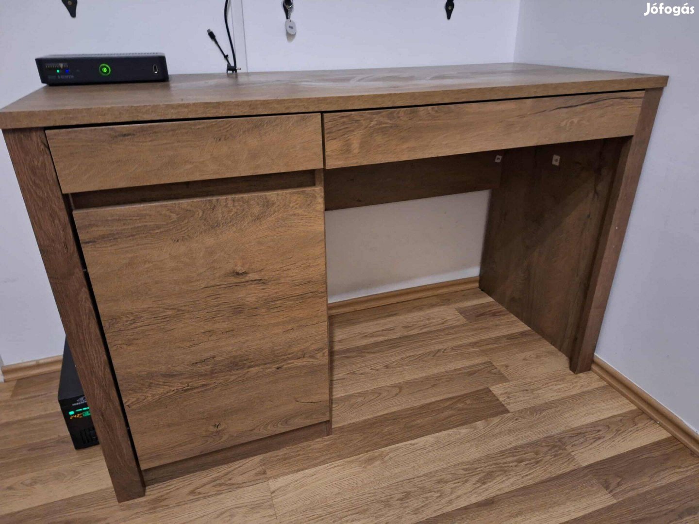 Jyskből tavaly vásárolt íróasztal újszerű állapotban méret: 120*53*76