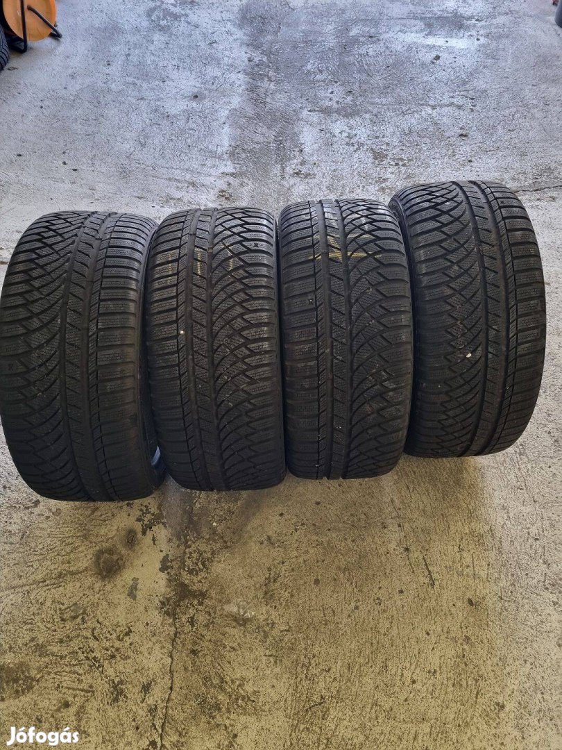 K176 255/35 R20 Kunho Wintercraft WP72 használt téli gumi szett