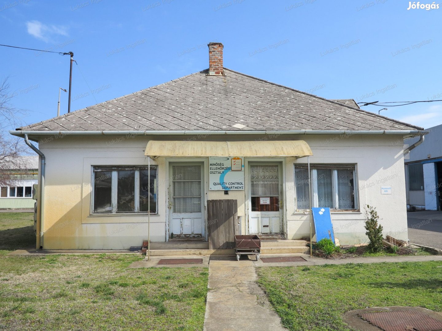 KIADÓ 40 M-ES IRODAHELYISÉG - FELÚJÍTANDÓ, ALAKÍTHATÓ TÉR