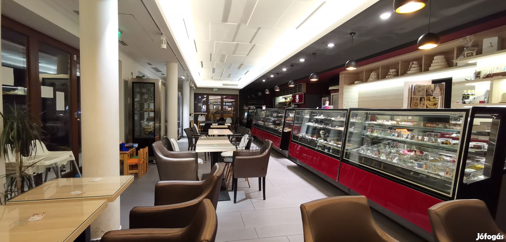KIADÓ újszerű állapotú modern cukrászda