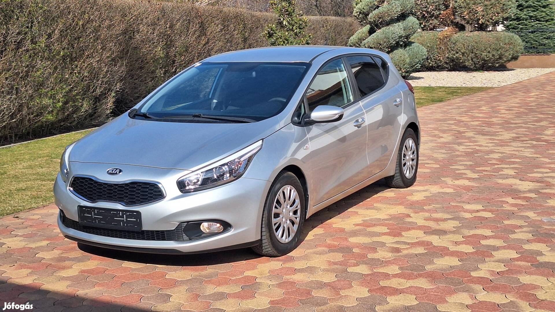 KIA CEE'D 1.4 CRDI FIFA Prémium Kitűnő állapotban!