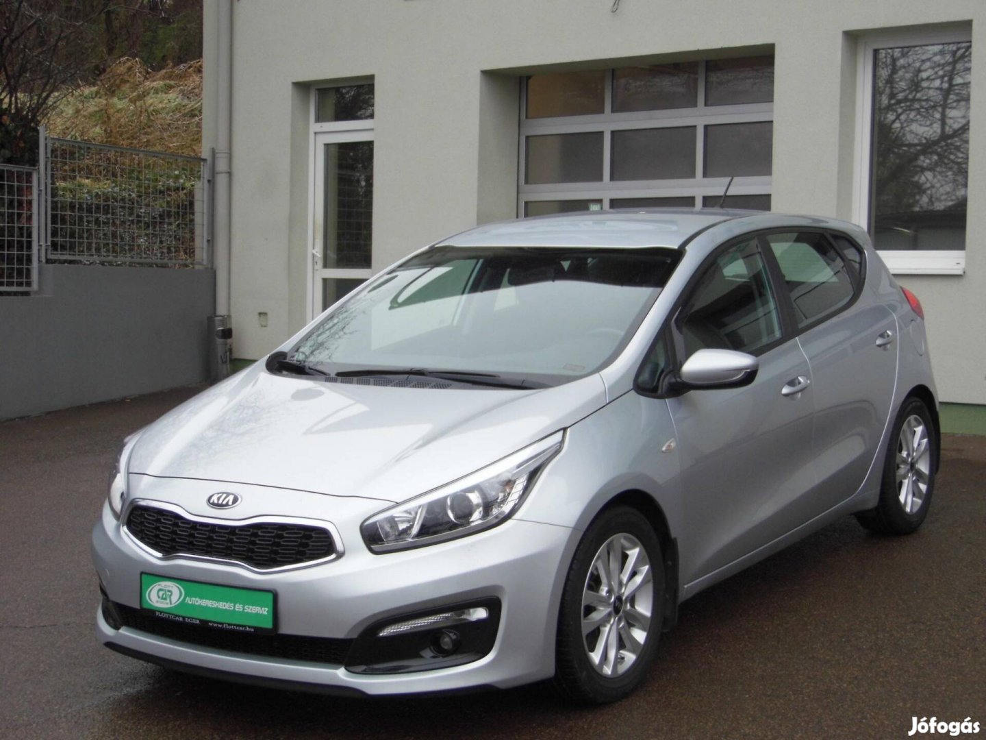 KIA CEE'D 1.4 Cvvt EX Limited Szervizkönyv-KORM...