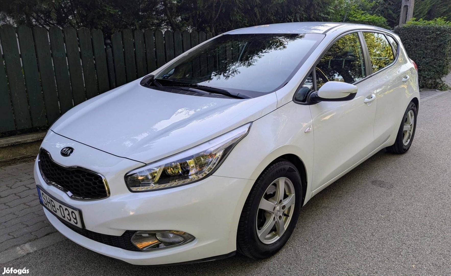 KIA CEE'D 1.4 Cvvt LX Szép állapotban gyári nav...
