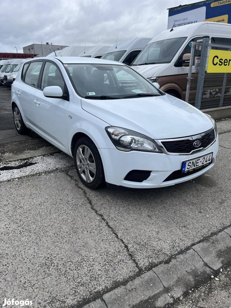 KIA CEE'D 1.4 LX Klímás. 6 Literes Fogyasztássa...